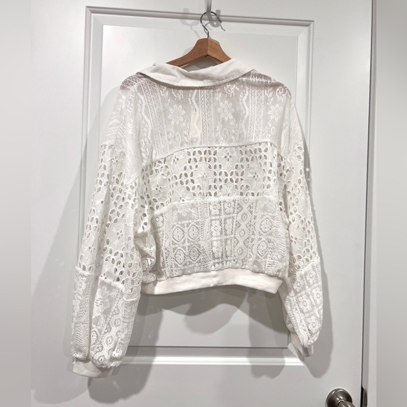 NWT Pilcro Cutwork Bubble Sleeve Shirt - Size L - Picture 6 of 8